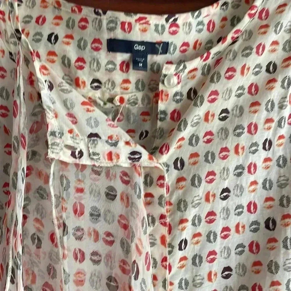 Gap lip print blouse - Picture 2 of 4